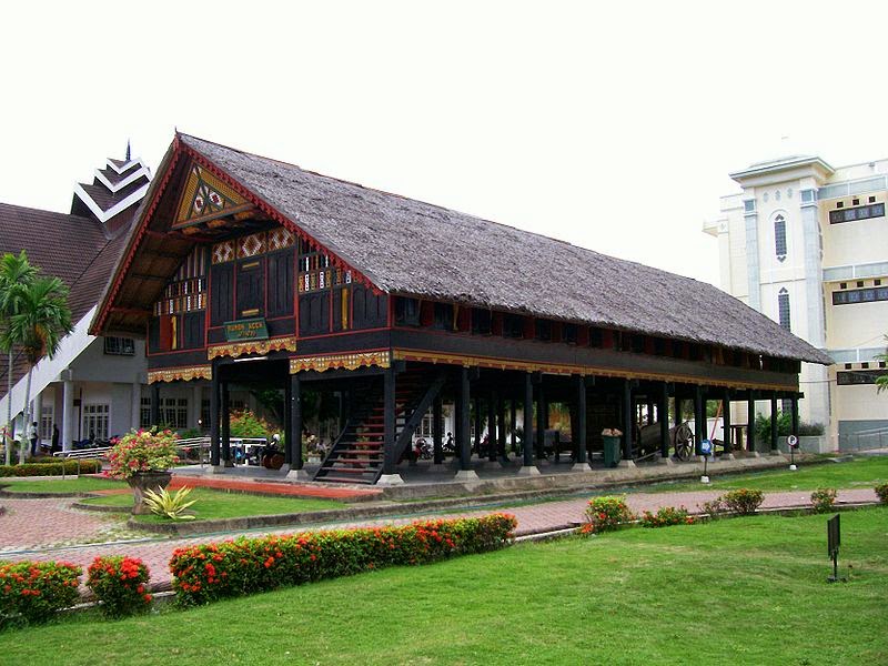 Rumah Krong Bade, Rumah adat orang Aceh - TradisiKita 