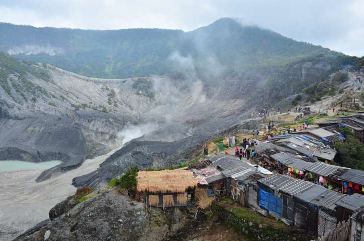Indahnya Kawah Gunung Tangkuban Perahu  Sampah Online