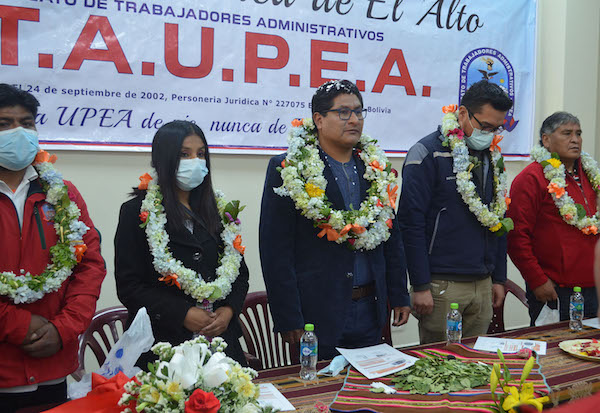 Trabajadores administrativos de la UPEA