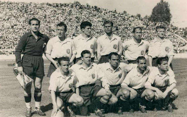 SELECCIÓN DE ESPAÑA. Temporada 1949-50. Ignacio Eizaguirre, Asensi, Parra, Puchades, Ontoria, Gonzalvo II; Basora, Molowny, Zarra, Panizo y Gaínza. SELECCIÓN DE PORTUGAL 2 SELECCIÓN DE ESPAÑA 2. 09/04/1950. IV Copa del Mundo, Brasil 1950: fase de clasificación, partido de vuelta. Lisboa, Portugal, estadio Nacional de Jamor.