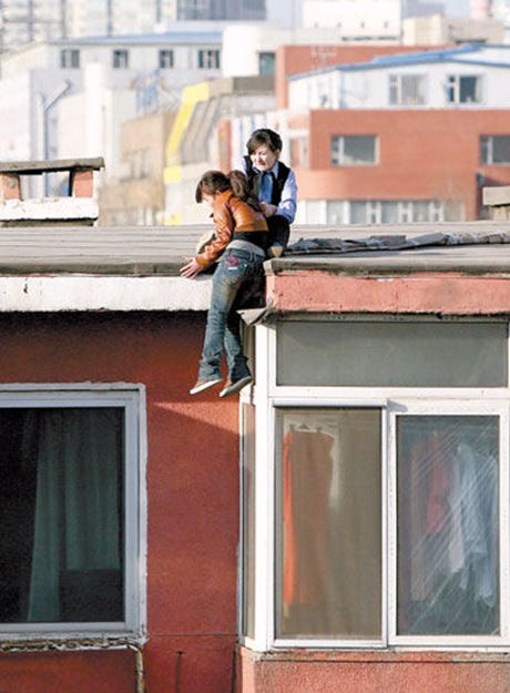 Changchun policewoman Wang Yuhui Rescuing Zuo Xiaodan photo 2