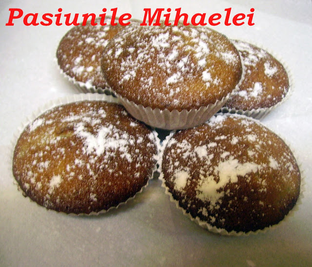 Muffins cu banane caramelizate