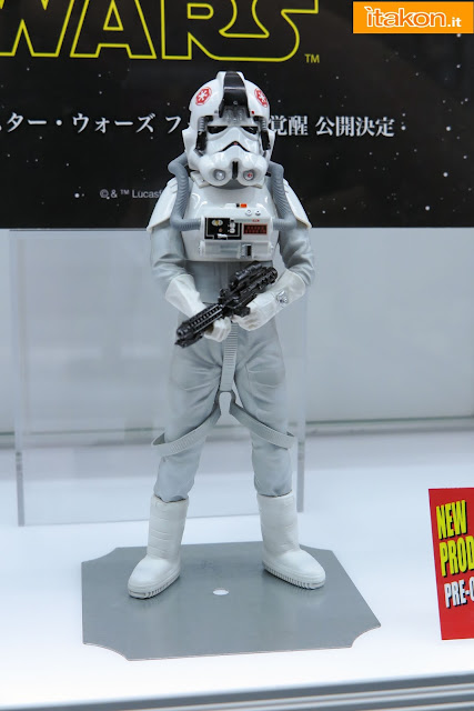 SDCC 2015 Kotobukiya Star Wars AT-AT Driver