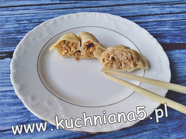 pierogi z kiszoną kapustą po koreańsku