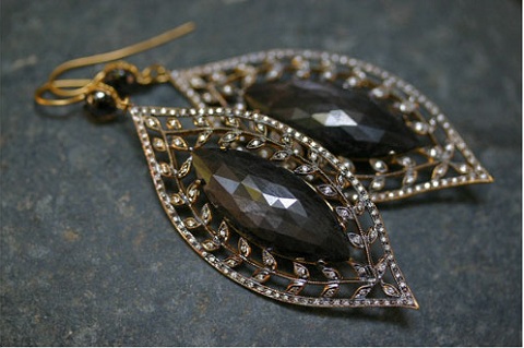 Gold, black and white diamonds earrings for Queen Ravenna