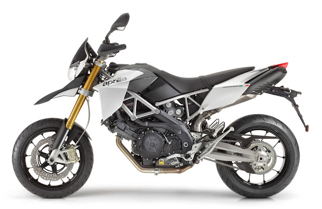 Aprilia-Dorsoduro-750-2012