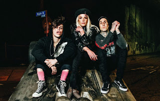 YUNGBLUD, Halsey - 11 Minutes ft. Travis Barker