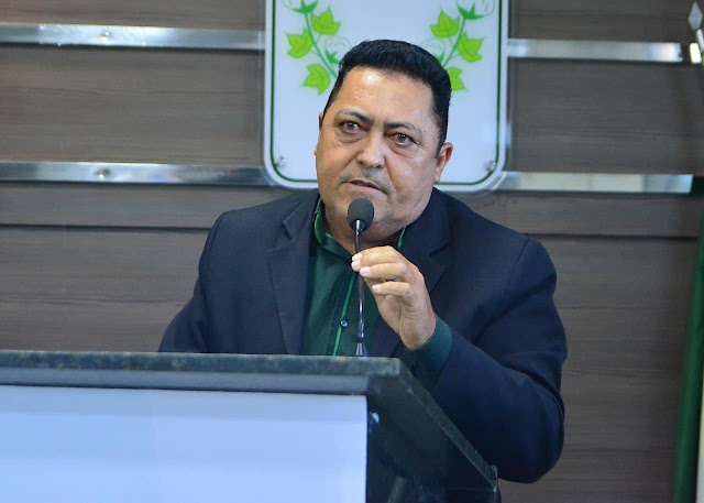 Vereador Ubiratan cobra esclarecimentos sobre dispensa de licitação e aditivo envolvendo empresa responsável pela limpeza pública de Umarizal