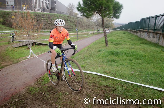 ROCÍO GARCÍA VENCE A LO GRAN CAMPEONA EN EL CICLOCROSS DE COSLADA