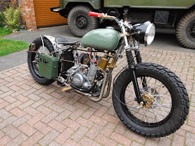 Custom KTM  Custom KTM Bobber this is an amazing hybrid of KTM and Matchless. This custom bobber uses a 1955 Matchless frame and powered by aq KTM520 engine. 