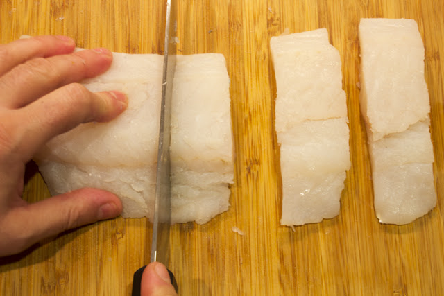 cortar pescado en tiras