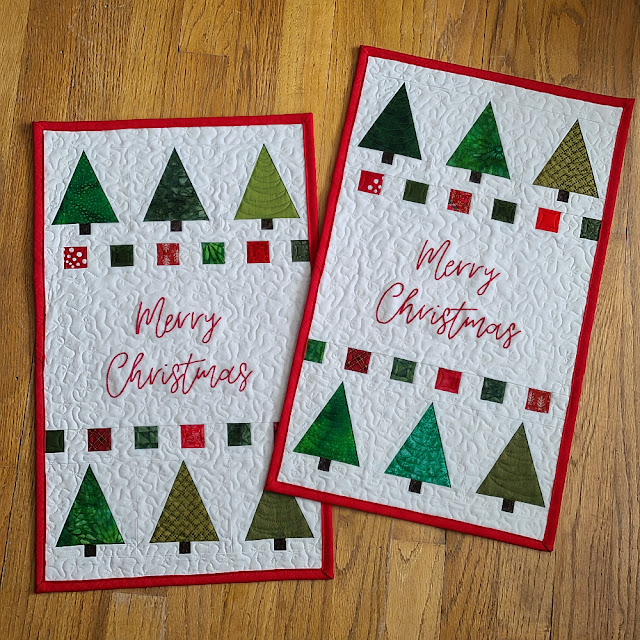 Merry Mini quilt pattern | DevotedQuilter.com