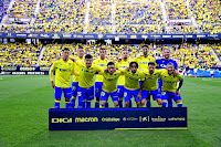 CÁDIZ C. F. Temporada 2022-23. Rubén Alcaraz, Sergi Guardiola, Luis Hernández, Gonzalo Escalante, Chris Ramos, Jeremías Ledesma. Jorge Meré, Iza Carcelén, Théo Bongonda, Rubén Sobrino, Pacha Espino. CÁDIZ C. F. 2 🆚 REAL VALLADOLID C. F. 0 Viernes 19/05/2023, 21:00 horas. Campeonato de Liga de 1ª División, jornada 35. Cádiz, estadio Nuevo Mirandilla: 18.938 espectadores. GOLES: ⚽1-0: 69’, Théo Bongonda. ⚽2-0: 76’, Théo Bongonda, de penalti.