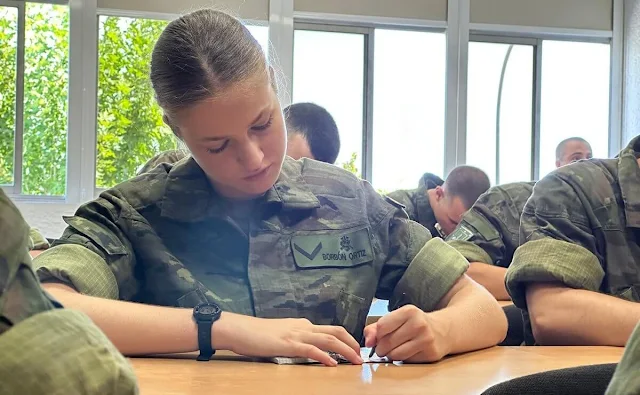 In photos shared of her first day at the institute, Princess Leonor was seen in full khaki clothing