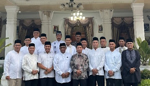 Pemerintah Aceh Safari Ramadhan Sembari Membawa Bantuan Dana