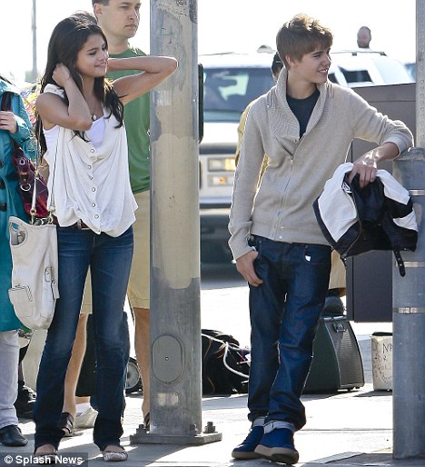 justin bieber and selena gomez 2011_15. Pics+of+justin+ieber+and+