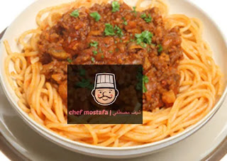 Pasta with tomato and meat sauce