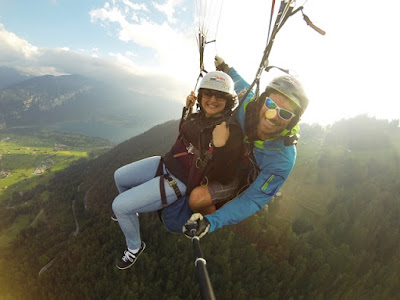  Paragliding