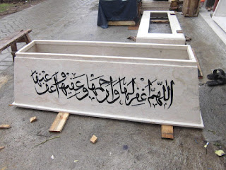Do'a kubur makam marmer