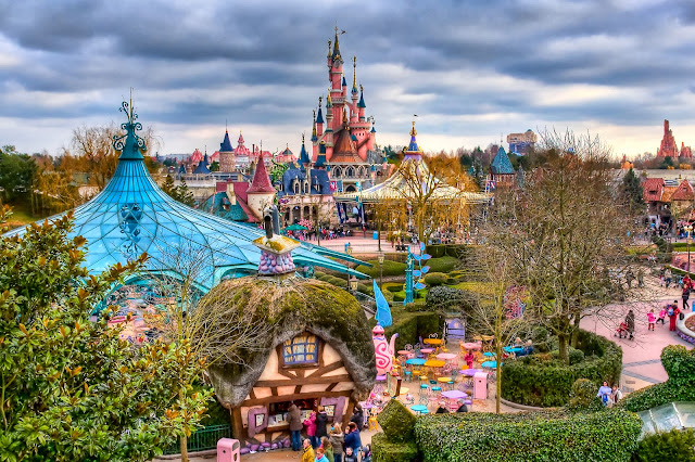 El parque de atracciones Disneyland París