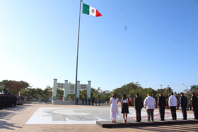 Ejército Mexicano realiza izamiento de Bandera