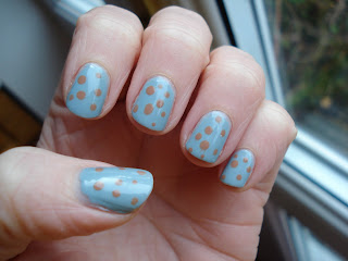 Brown blue shimmery spots manicure