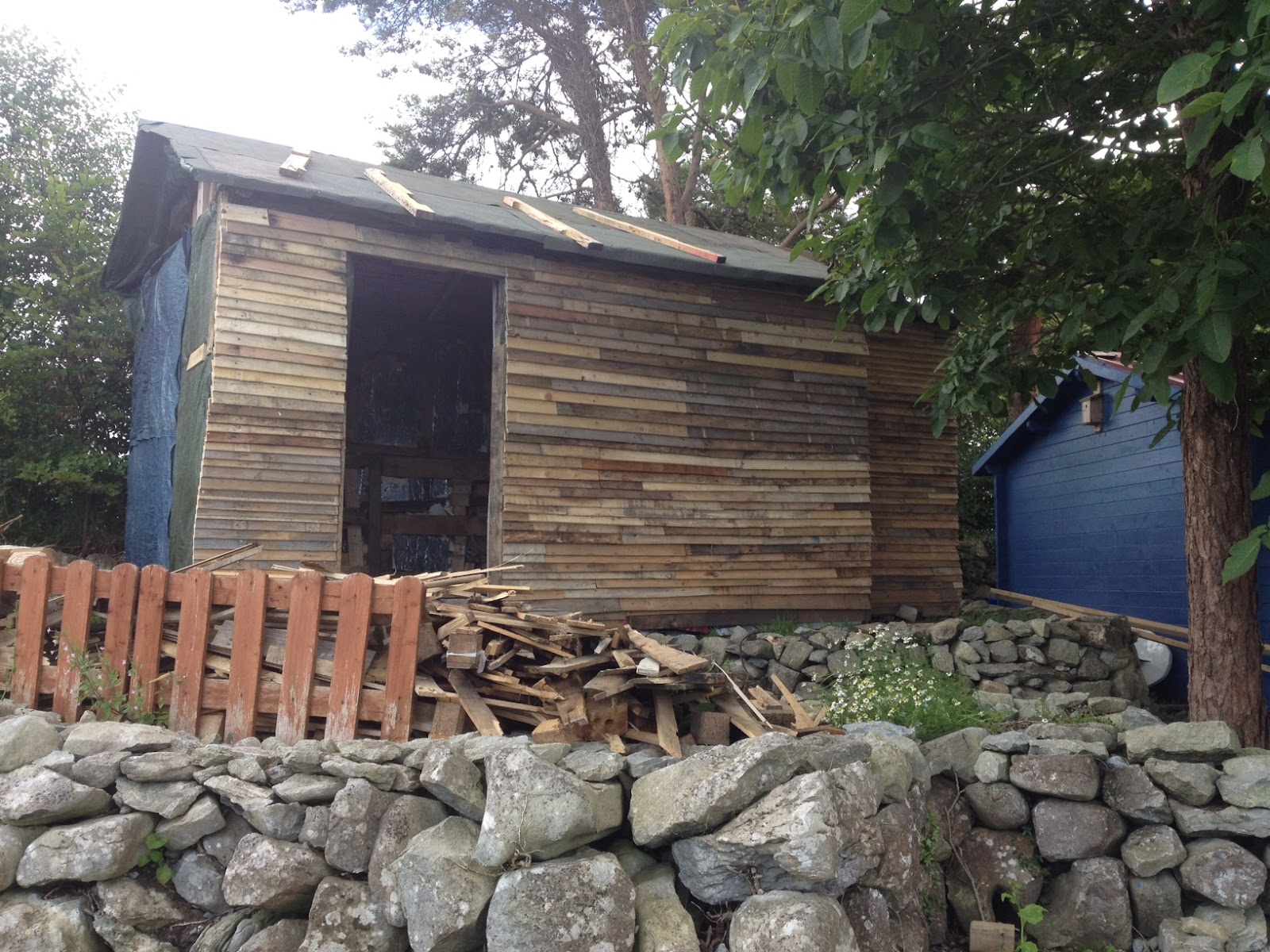 Building a shed out of pallets | Asplan