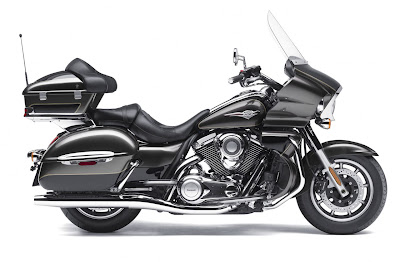 2011-Kawasaki-Vulcan-1700-Voyager-Atomic-Silver