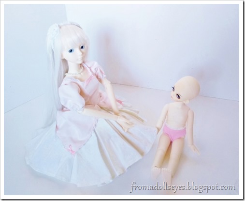 The white haired msd bjd (Hikaru) is talking to the new yosd bjd who is still in his underwear and bald.  The new doll has pointed out that he is a boy, not a girl.  The white haired doll is looking at us in surprise.