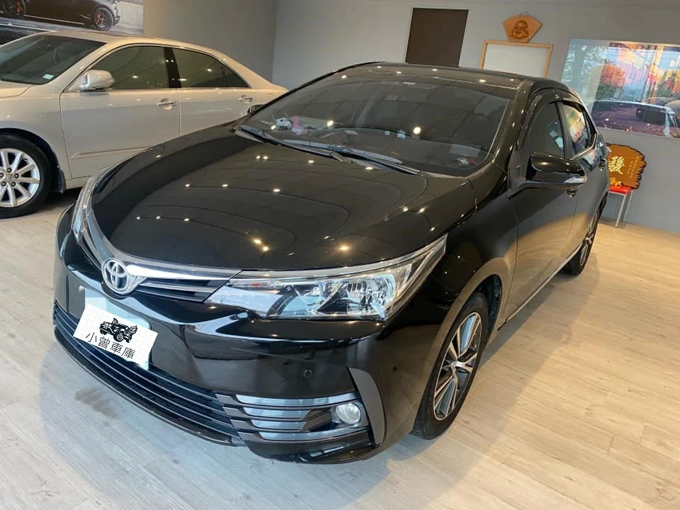 2016 TOYOTA ALTIS 11.5代   -- Toyota二手車 - Toyota中古車 - Altis二手車  -免鑰匙系統 - 循跡-恆溫  價錢：45.8萬   里程：130,000 多公里     車況: 某汽車公司的員工車 ，車況正常無待修 ，車主很熟悉保養維修所以車顧的很好 。  配備:  霧燈,前霧燈,LED尾燈,頭燈水平調整,皮椅,電動窗,多功能行車資訊顯示器,液晶螢幕,方向盤換檔控制,方向盤音響控制,恆溫空調,晶片系統,Keyless/免鑰匙系統,Push Start/按鈕式發車,定速系統,倒車雷達,車前距雷達,倒車顯影,中控鎖,防盜系統,安全氣囊,ABS/防鎖死煞車系統,TCS/循跡防滑系統,TPMS/胎壓監控,CD,USB插槽,中控螢幕,數位電視,藍牙通訊,音響主機,外部音源接入,CD,ABS,TCS,皮椅,定速,防盜,                 賞車專線：@690anjtz          其他資訊： 1.贈送中古車保固一年  2. 5/30 前下定送小保養和汽車美容   👏👏👏👏👏👏  超過就沒囉 ! 3.另有灰色 Altis 可以選擇  兩台Altis 在庫 !!