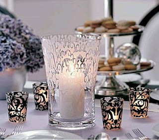 Centerpieces and Flower Arrangements in Black and White