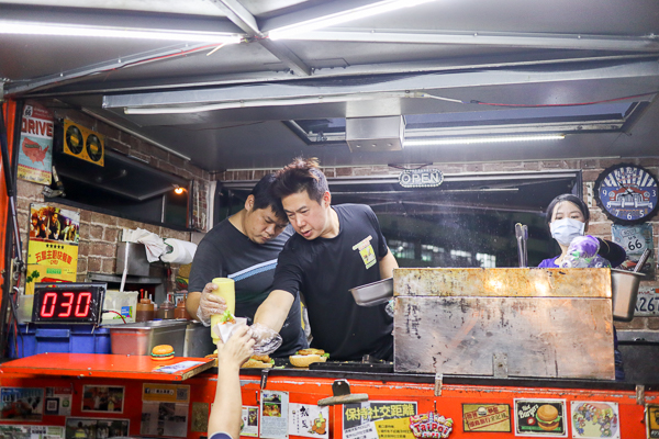 喬治素食漢堡|十大人氣街頭餐車|素食小夜市|全台夜市巡迴|多樣美食選擇