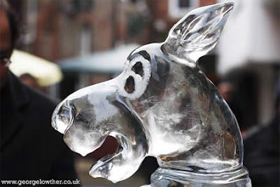 Very Cool Ice Sculpture Seen On lolpicturegallery.blogspot.com