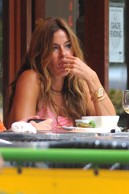 Kelly Killoren Bensimon nibbles on some lunch as she enjoys an al fresco lunch at Da Silvano's in Manhattan Photos
