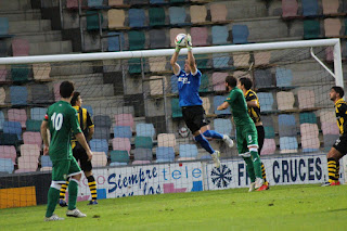 El Barakaldo cosecha su cuarta victoria consecutiva al imponerse 4-0 al Gernika