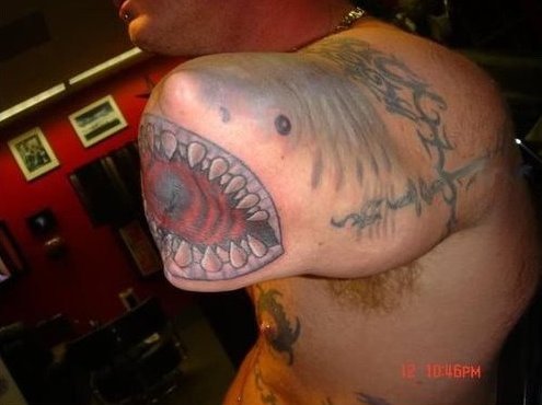 tatoo tubarão,tatoo bizarra