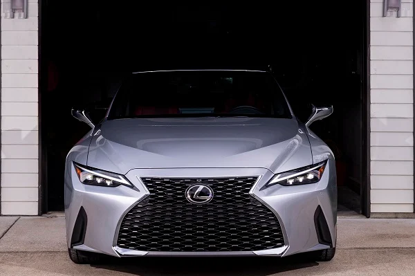 Lexus IS 300h Luxury 2021