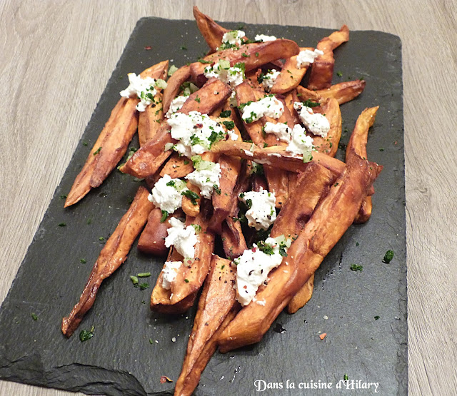 Frites de patates douces au chèvre, ail et persil