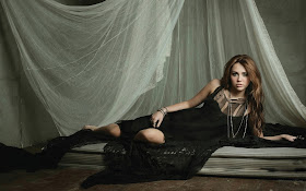 Miley-Cyrus-hot-wallpapers-6