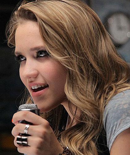 Emily-Osment-photo-004.jpg