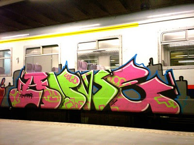 Art_Graffiti_Alphabet_Bubble_Design_on_Train