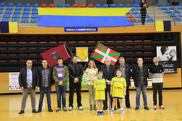 homenaje del Club Balonmano Barakaldo a 'Chandro'