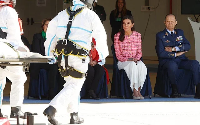 Queen Letizia wore a new pink tweed jacket by Mirto, The Queen wore white trousers by Mirto.