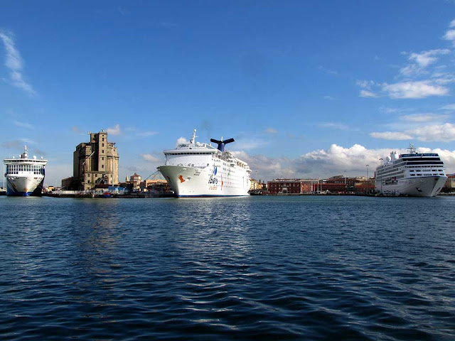 Moby Wonder and cruise ships, Porto Mediceo, Livorno