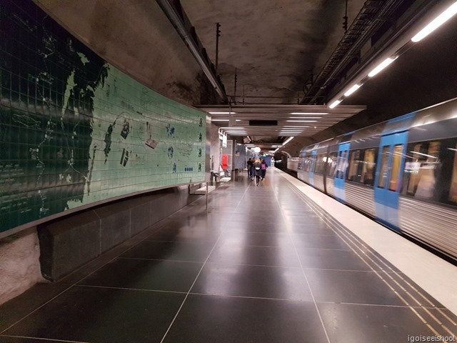 Tiles on the passageway tiles featuring map and images linked with Carl von Linné, a Swedish botanist, physician, and zoologist.