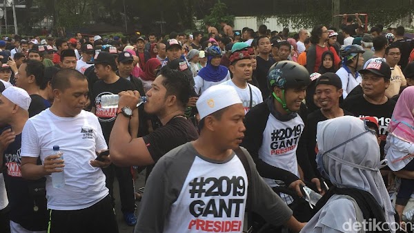 #2019GantiPresiden Ramaikan CFD Bundaran HI
