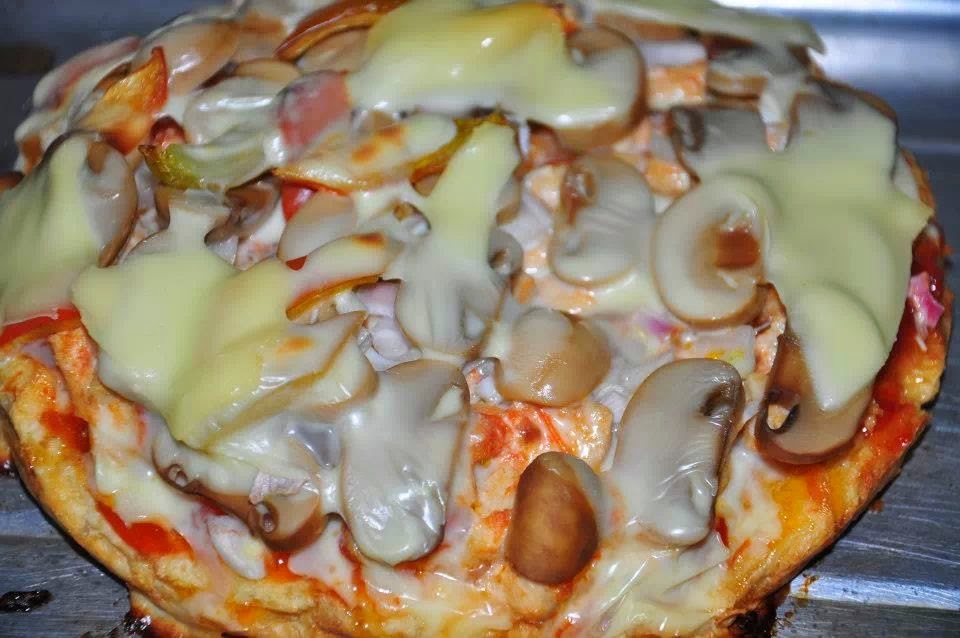 Dari Dapur Aida: Pizza dari Roti Gardenia Dari Dapur Aida: Pizza dari Roti Gardenia