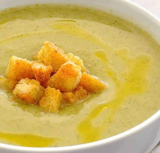 Healthy Creamy Broccoli Soup #vegan #lowcalorie