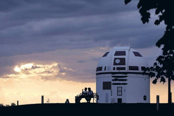 German Professor Who Loves Star Wars Has Repainted An Observatory Into A Giant R2-D2