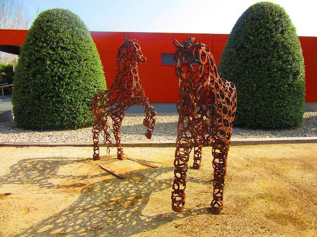 Caballo de herradura escultura